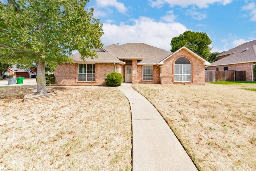 Property photo for 1708 Meadowbrook Court, Decatur, TX
