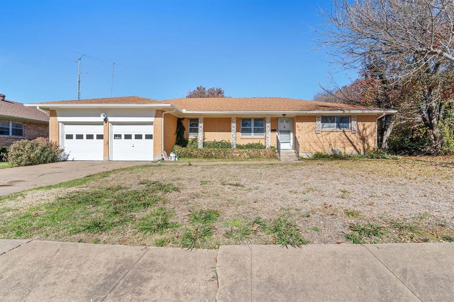 Property photo for 927 Poinsettia Drive, Lancaster, TX