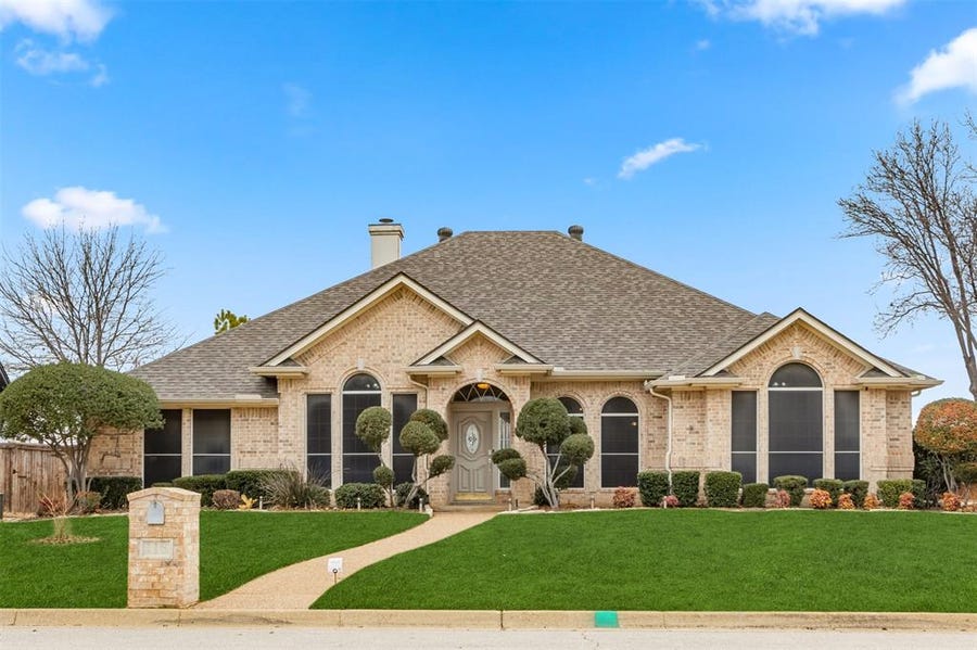 Property photo for 118 W Greenbriar Lane, Colleyville, TX