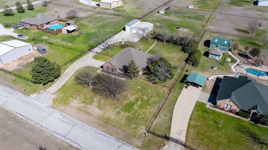 Property photo for 14616 Meadowland Circle, Newark, TX