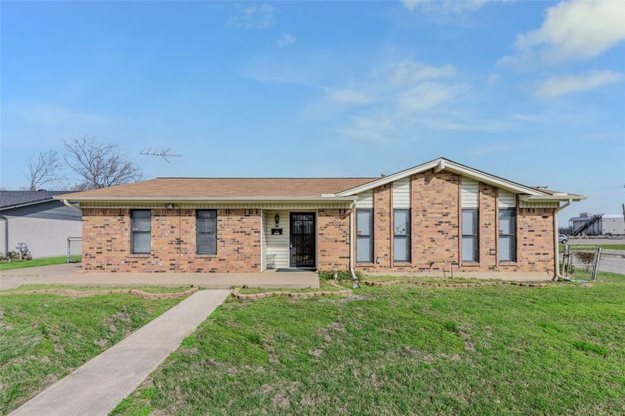 Property photo for 233 E Eller Avenue, Crowley, TX