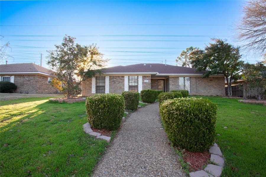 Andrea Chavarria Lugary Real Estate