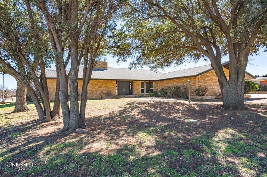 Property photo for 1908 Country Club Drive, Sweetwater, TX