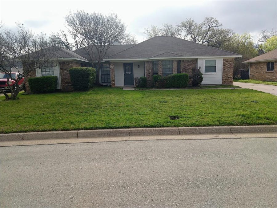 Property photo for 5403 Stagetrail Drive, Arlington, TX