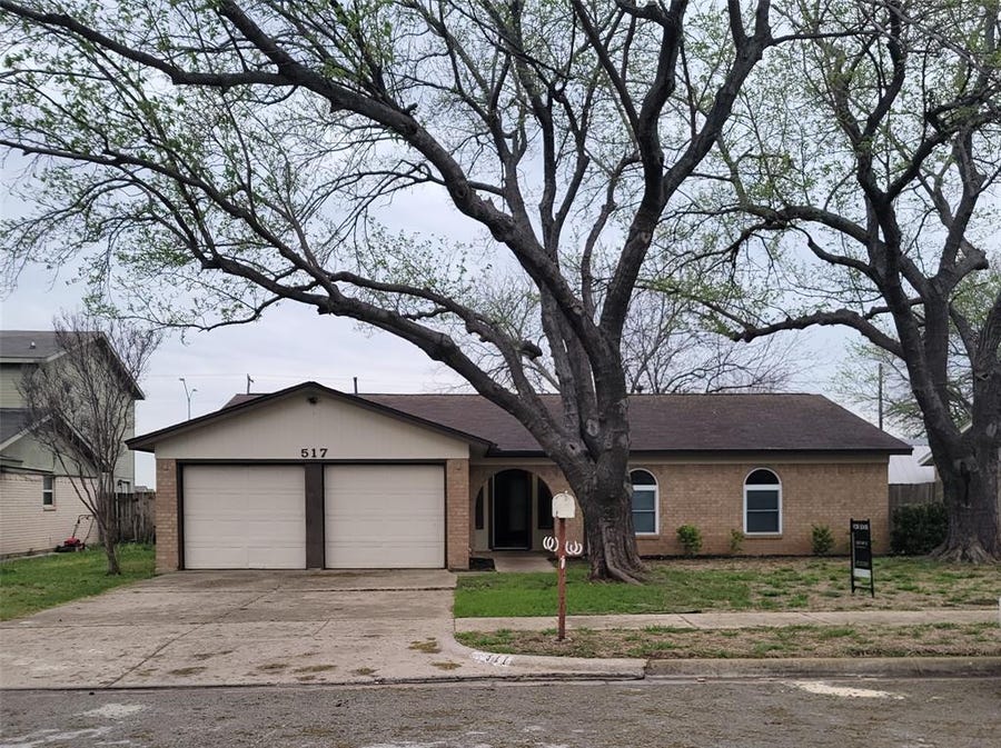 Property photo for 517 Stallion Lane, Saginaw, TX