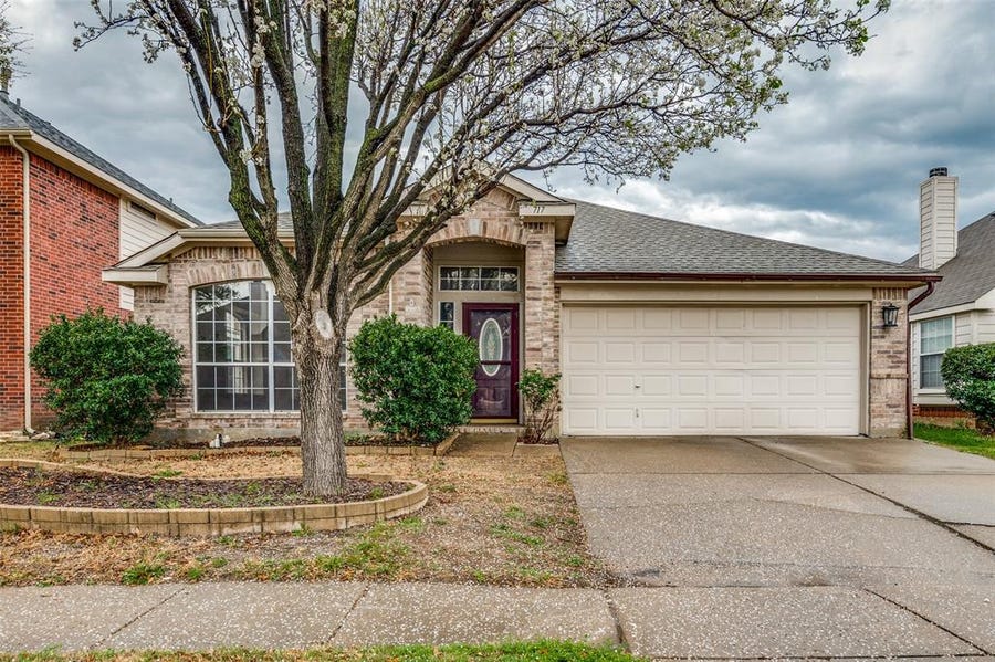 Property photo for 717 Silverbrook Drive, Saginaw, TX