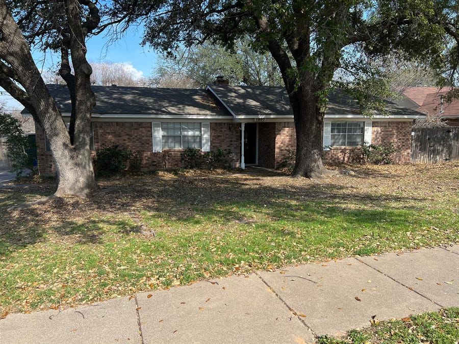 Property photo for 1807 Hilltop Lane, Pantego, TX