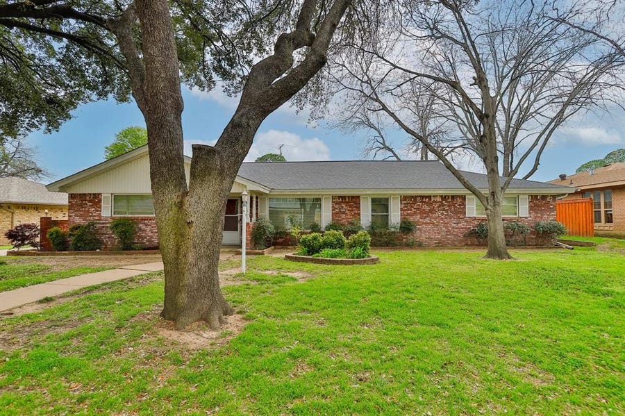 Property photo for 217 W Pleasantview Drive, Hurst, TX