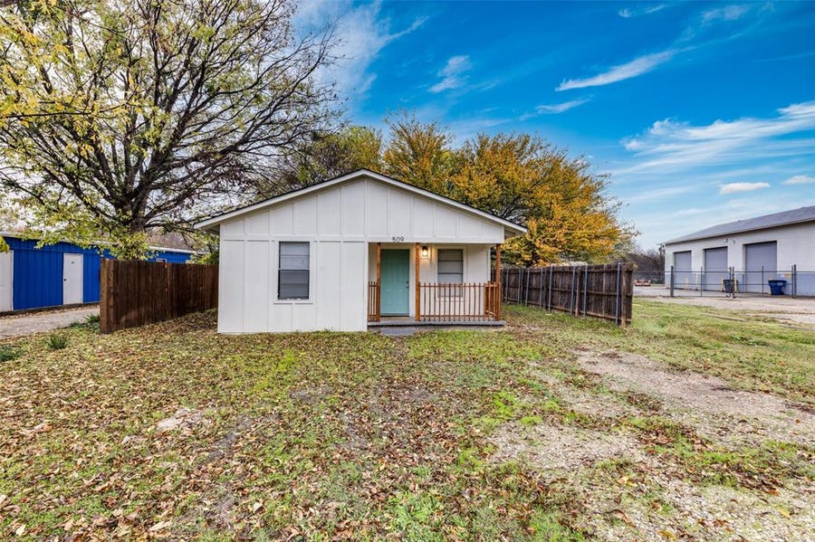 Property photo for 509 E 3rd Street, Lancaster, TX