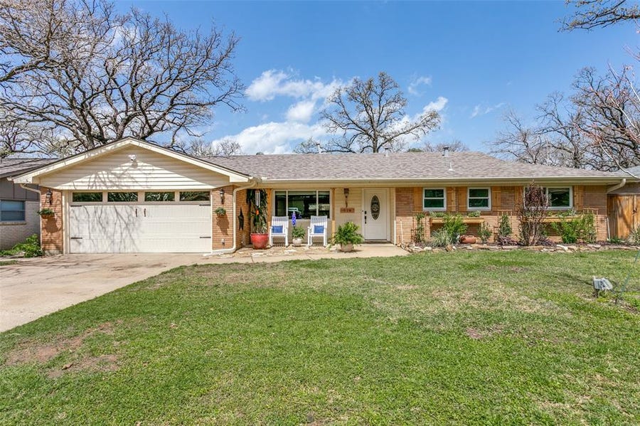 Property photo for 528 Hillview Drive, Hurst, TX