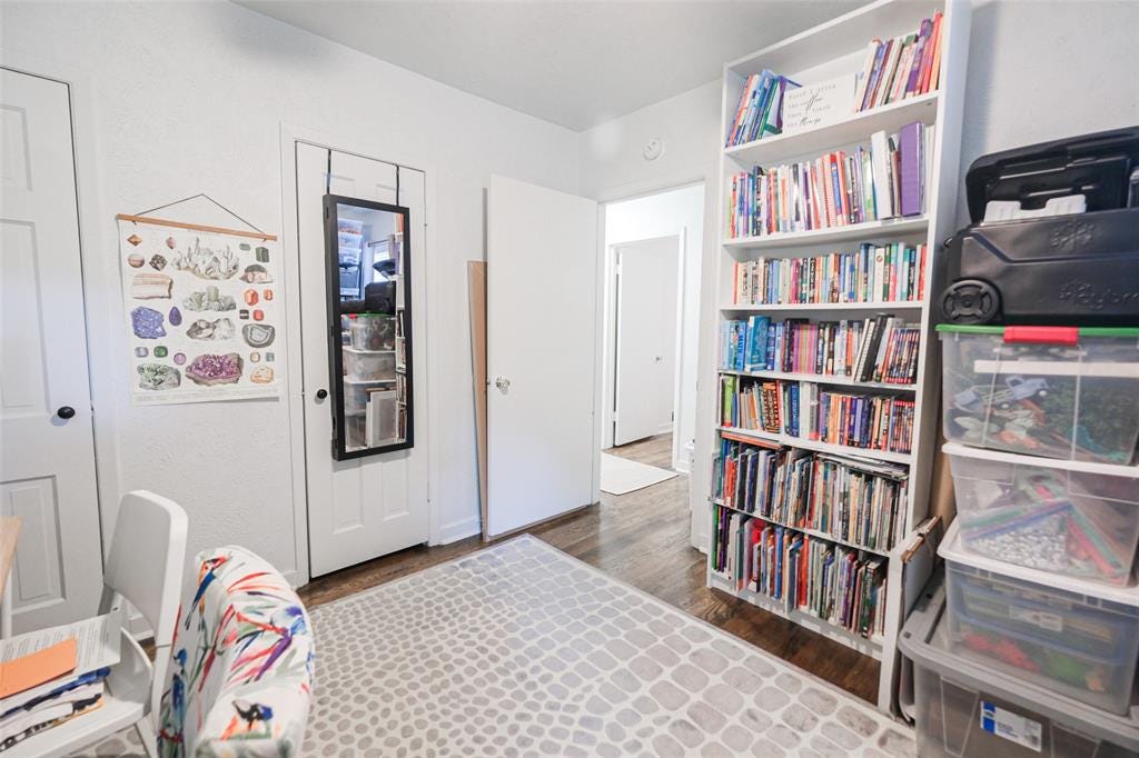 3915 Dexter Avenue, Fort Worth, TX 76107