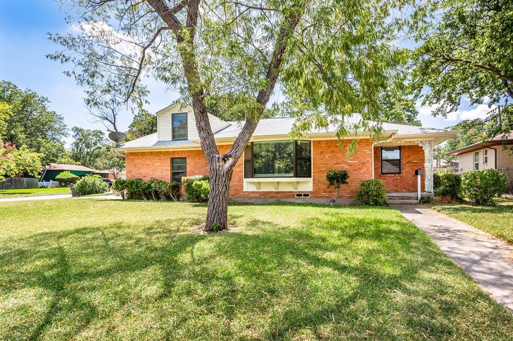 Sold 6570 Ascot Lane, Dallas, TX 75214 3 Beds / 2 Full Baths