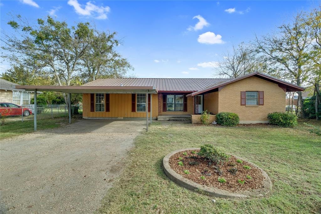Sold 228 College Street, Italy, TX 76651 3 Beds / 2 Full Baths