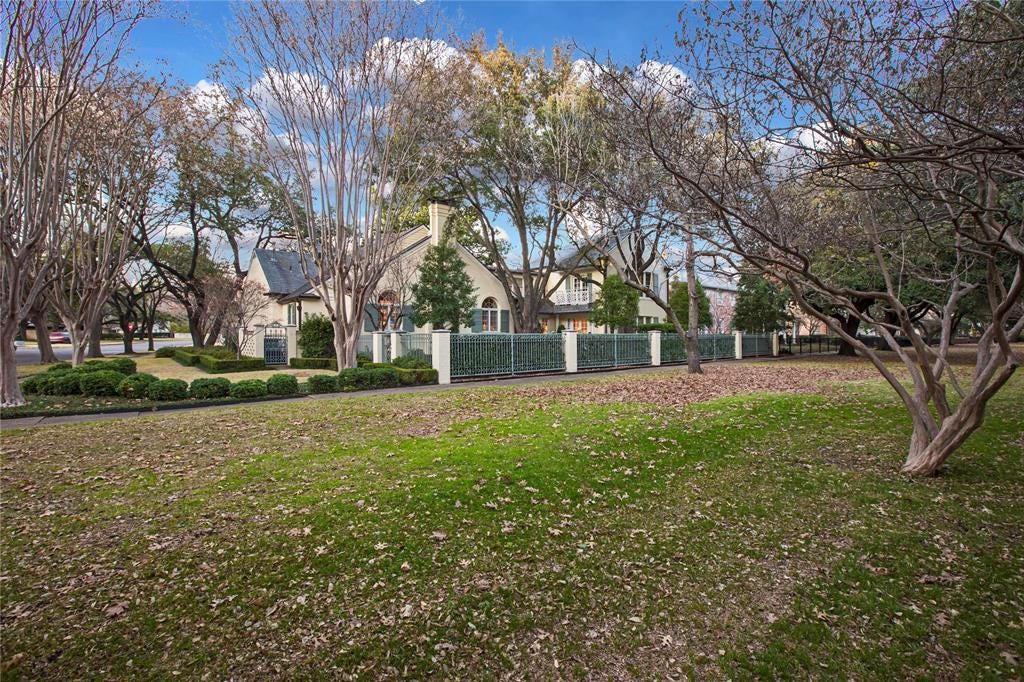 For Sale 5506 Waneta Drive Dallas Tx 759 3 Beds 5 Full Baths 1 Half Bath